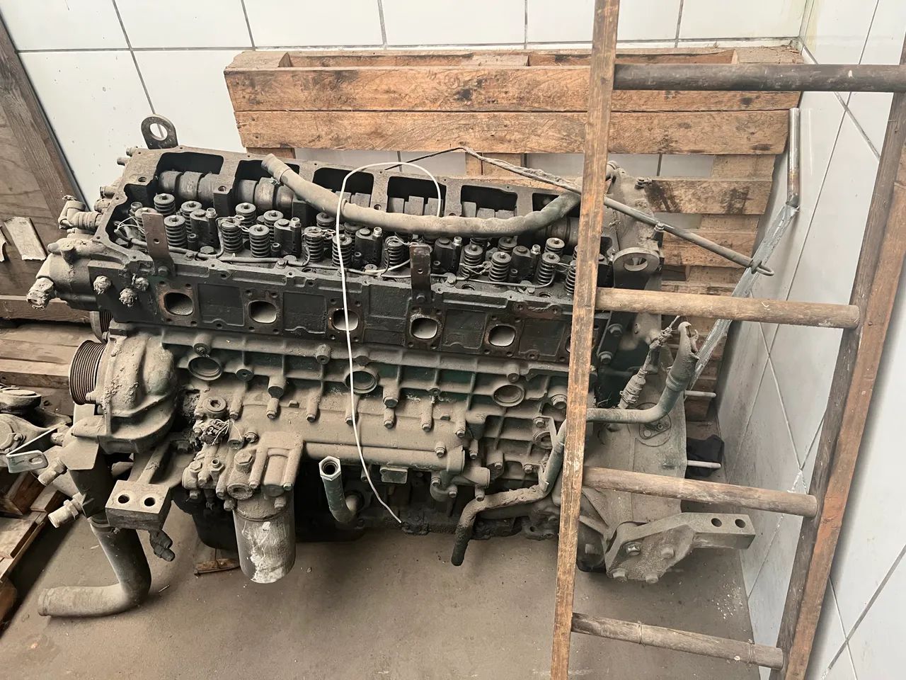 Iveco cursor 330 sem cabine - Foto 2