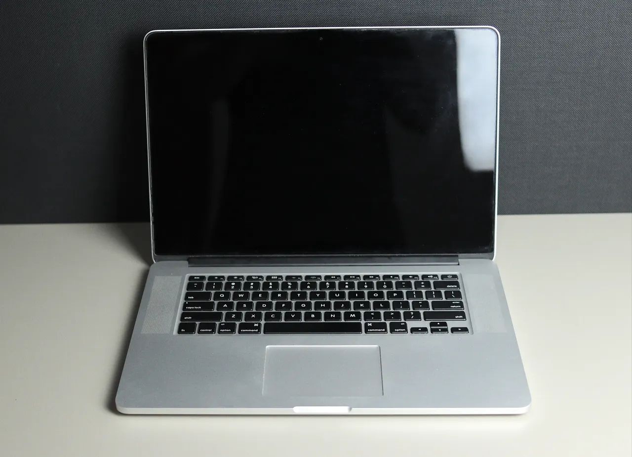 MacBook Pro Retina 15 2015 - i7 2.2GHz - 16GB RAM - SSD