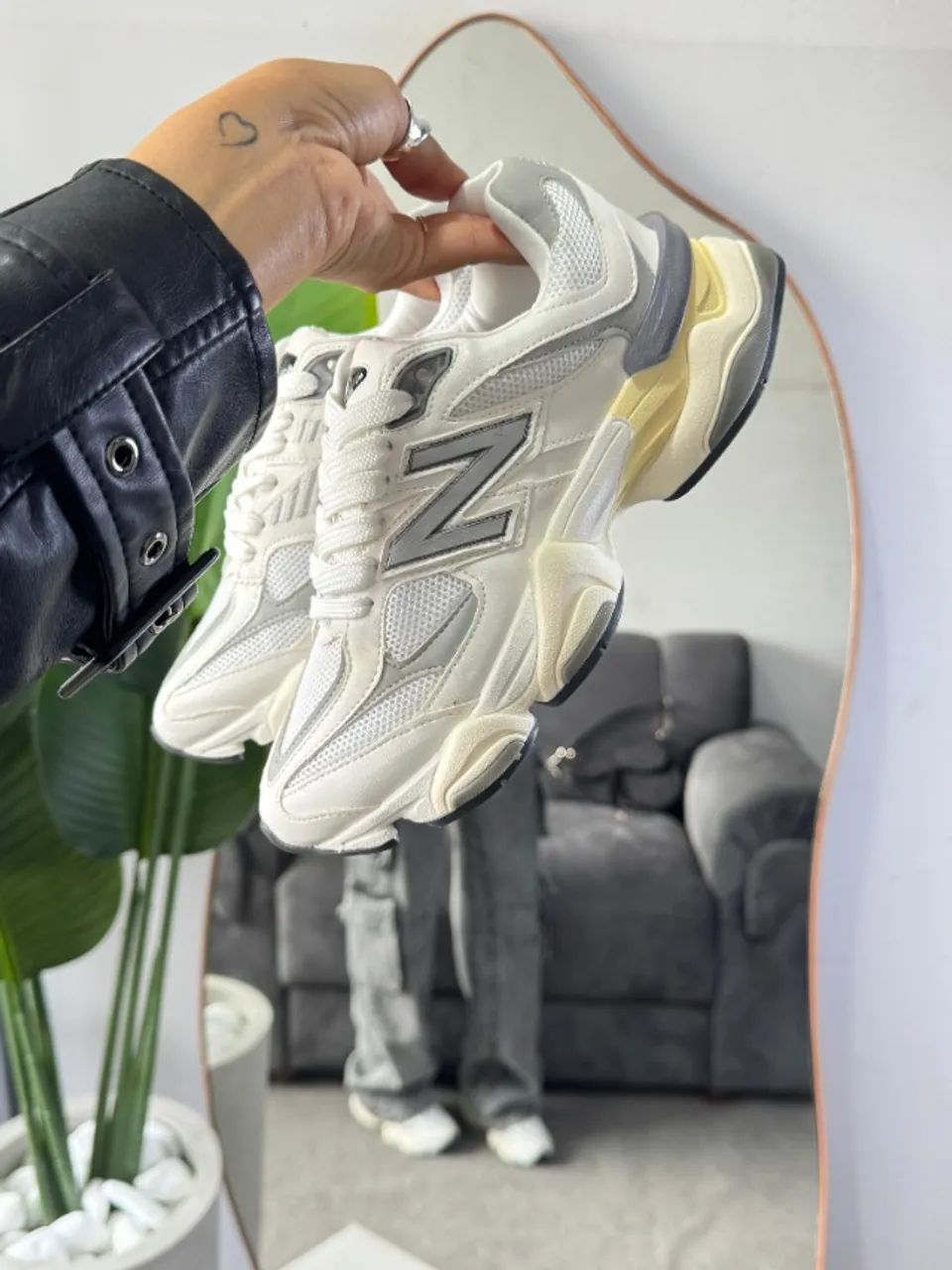 Tenis New balance 9060 Branco cinza  - Foto 2