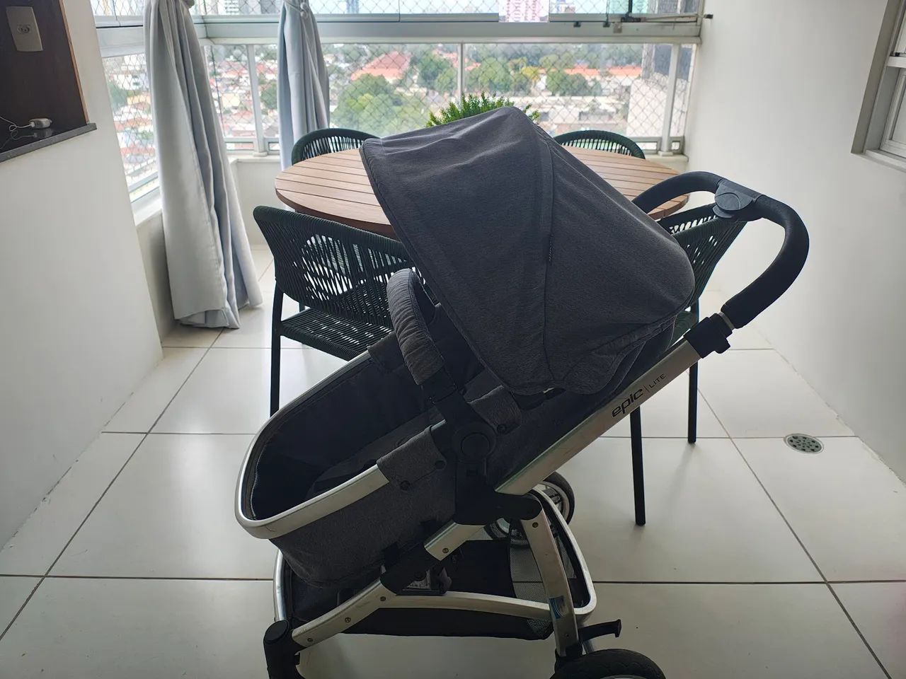 Carrinho de Bebê Epic Lite da Infanti