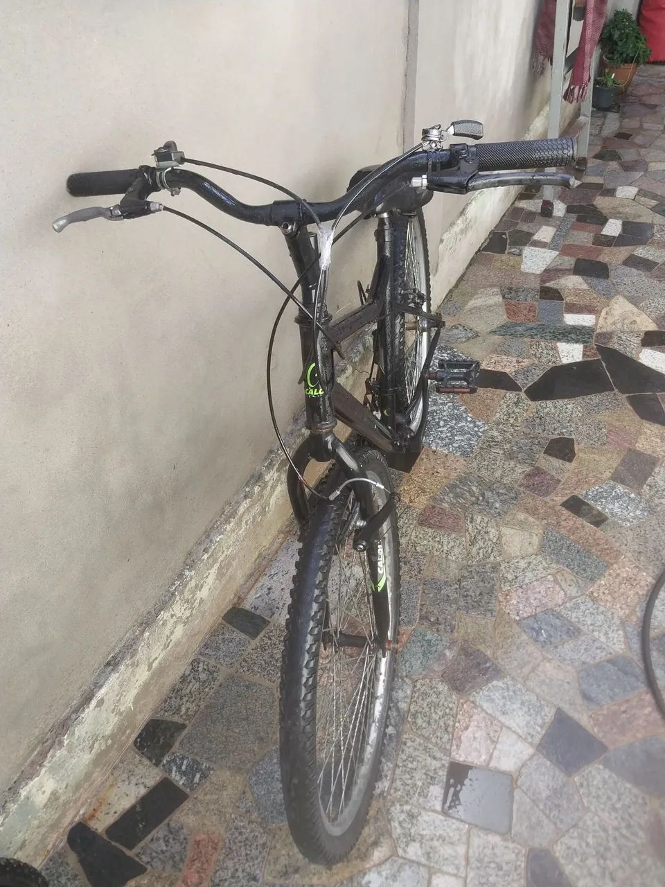 Bicicleta Preta Aro 26 com marchas - Foto 2