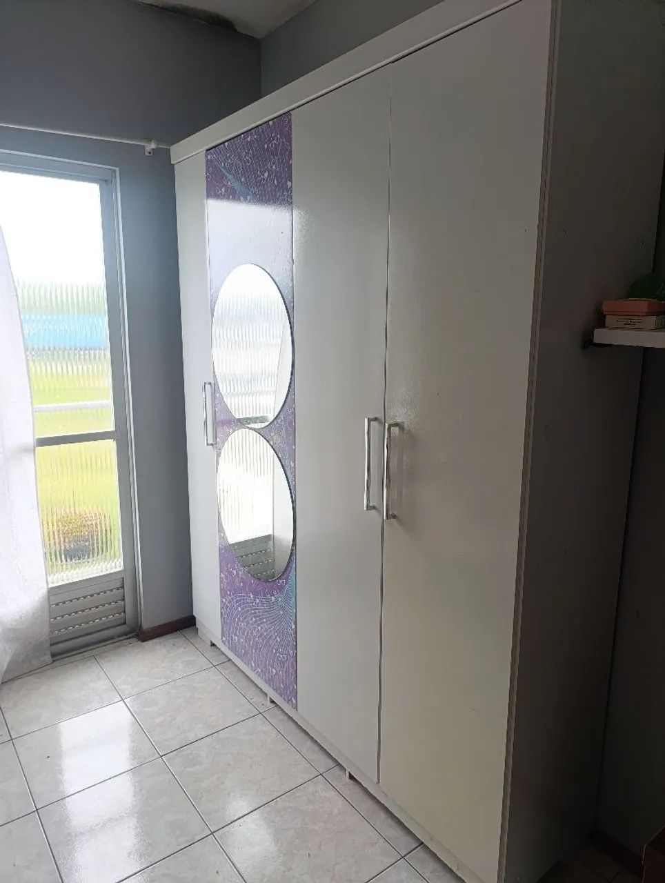 Guarda roupas e mesa (cada)