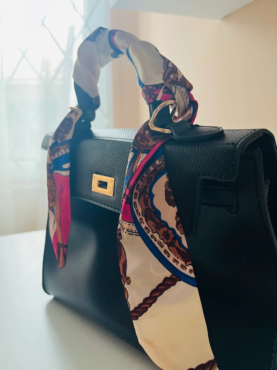Bolsa preta de mão  - Foto 2