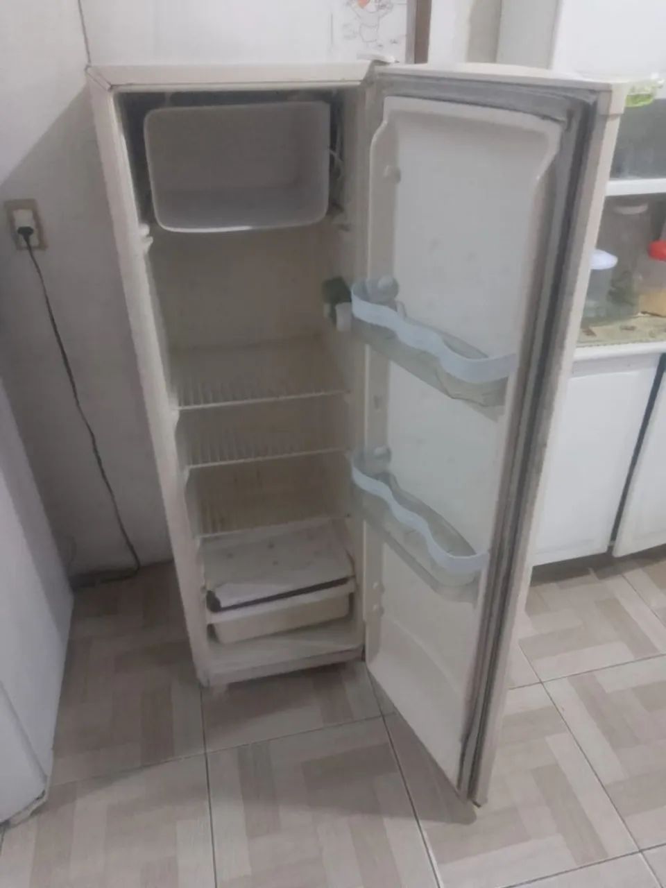 Geladeira simples 493656687038976001