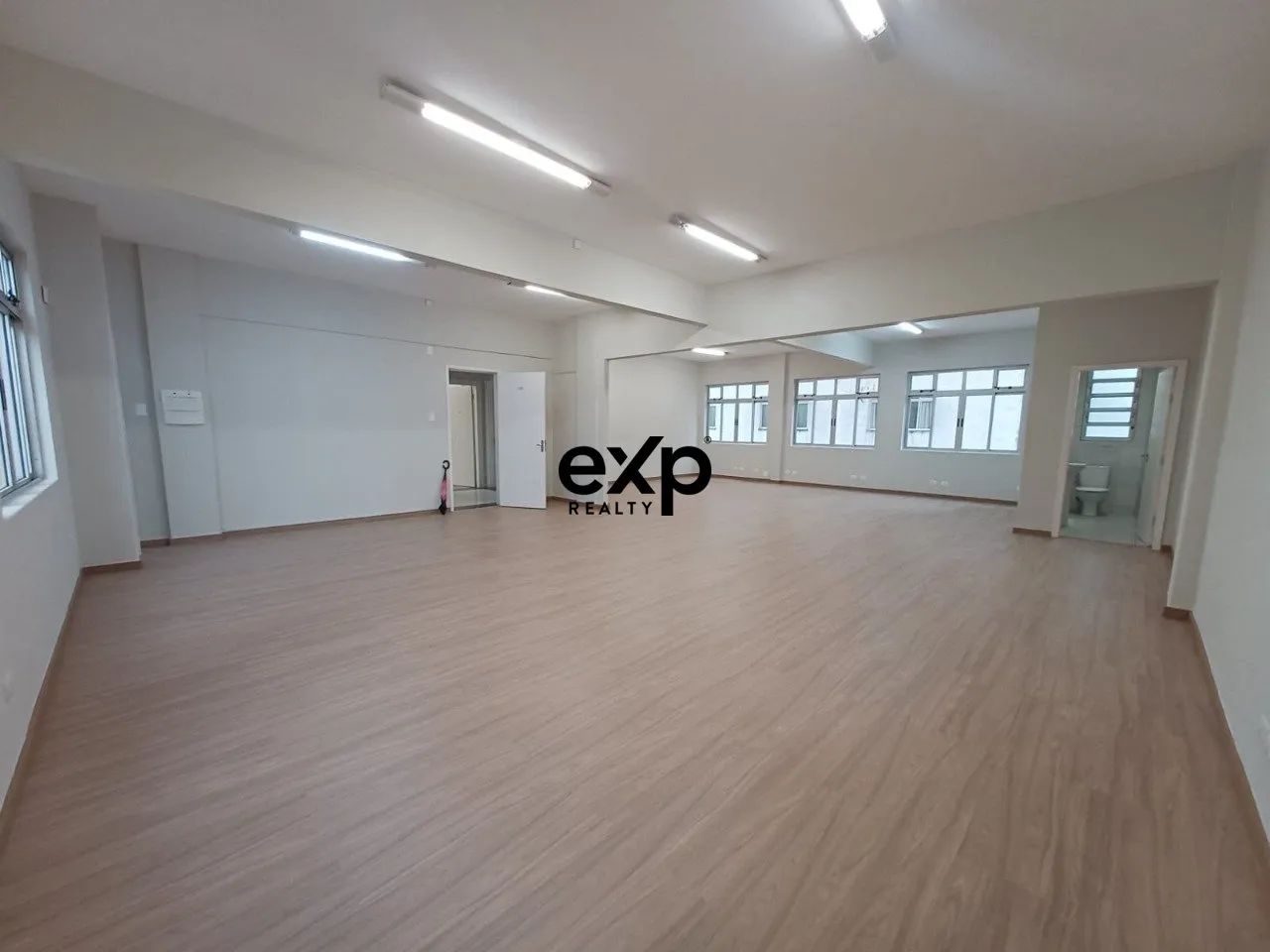 Duas Salas Comerciais Unificadas com 84,70 m² no Centro de Curitiba - Foto 3
