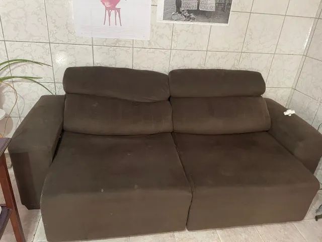 Sofá retrátil marrom