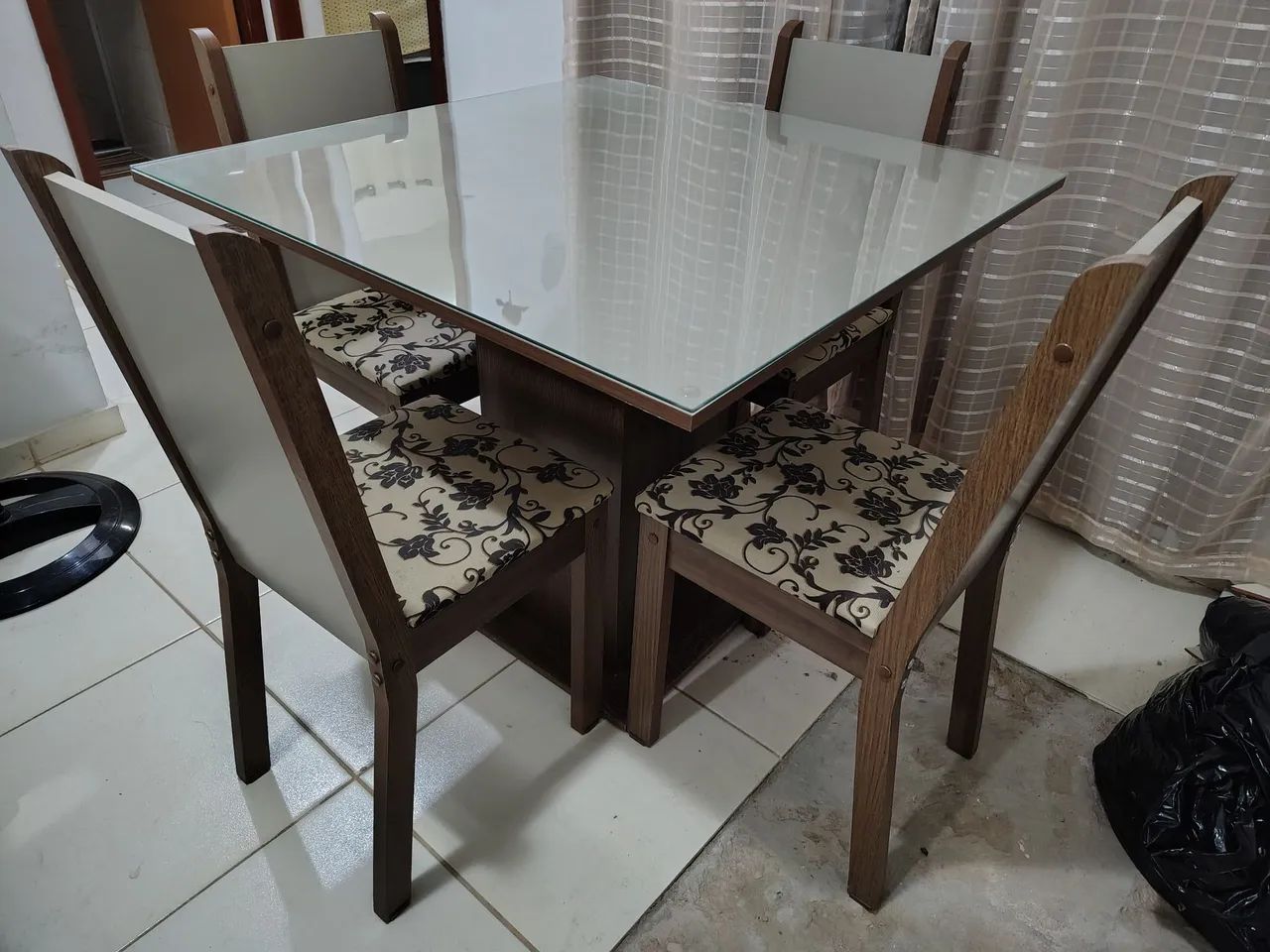 Mesa Madesa com Tampo de Vidro + 4 Cadeiras - Foto 2