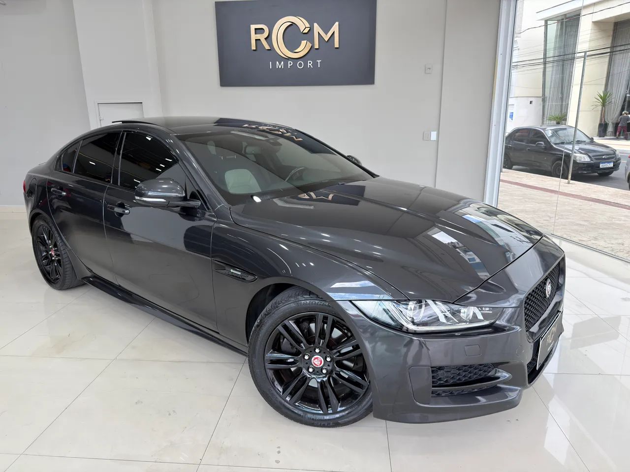 JAGUAR Xe XE 2.0 Turbocharged R-Sport Aut. 2017