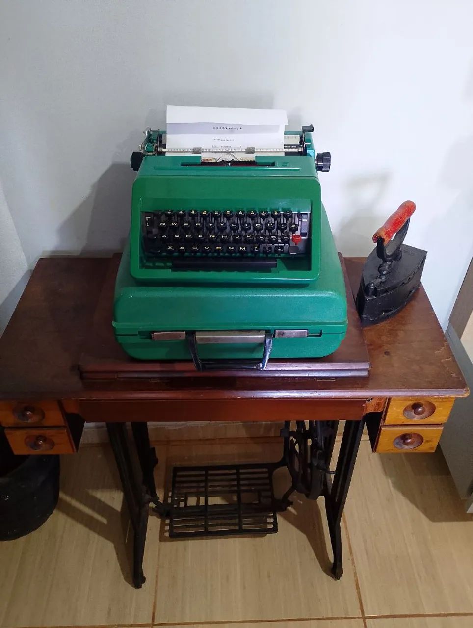 Máquina de escrever antiga - Foto 4