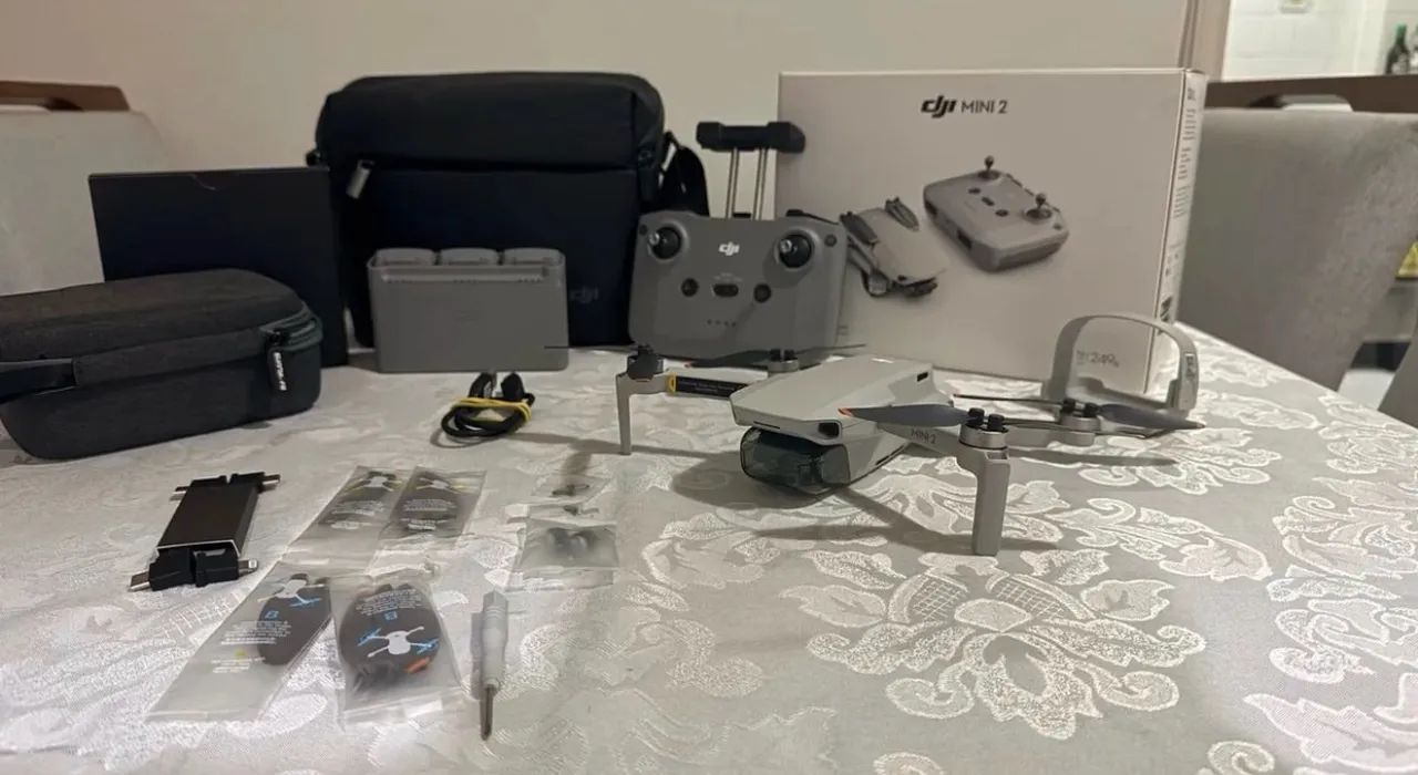Drone DJI Mini 2 com combo fly more 3 baterias na caixa