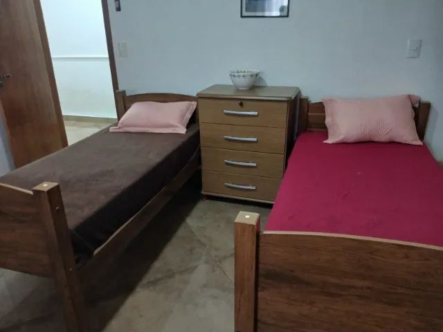 conjunto cama de solteiro e comoda