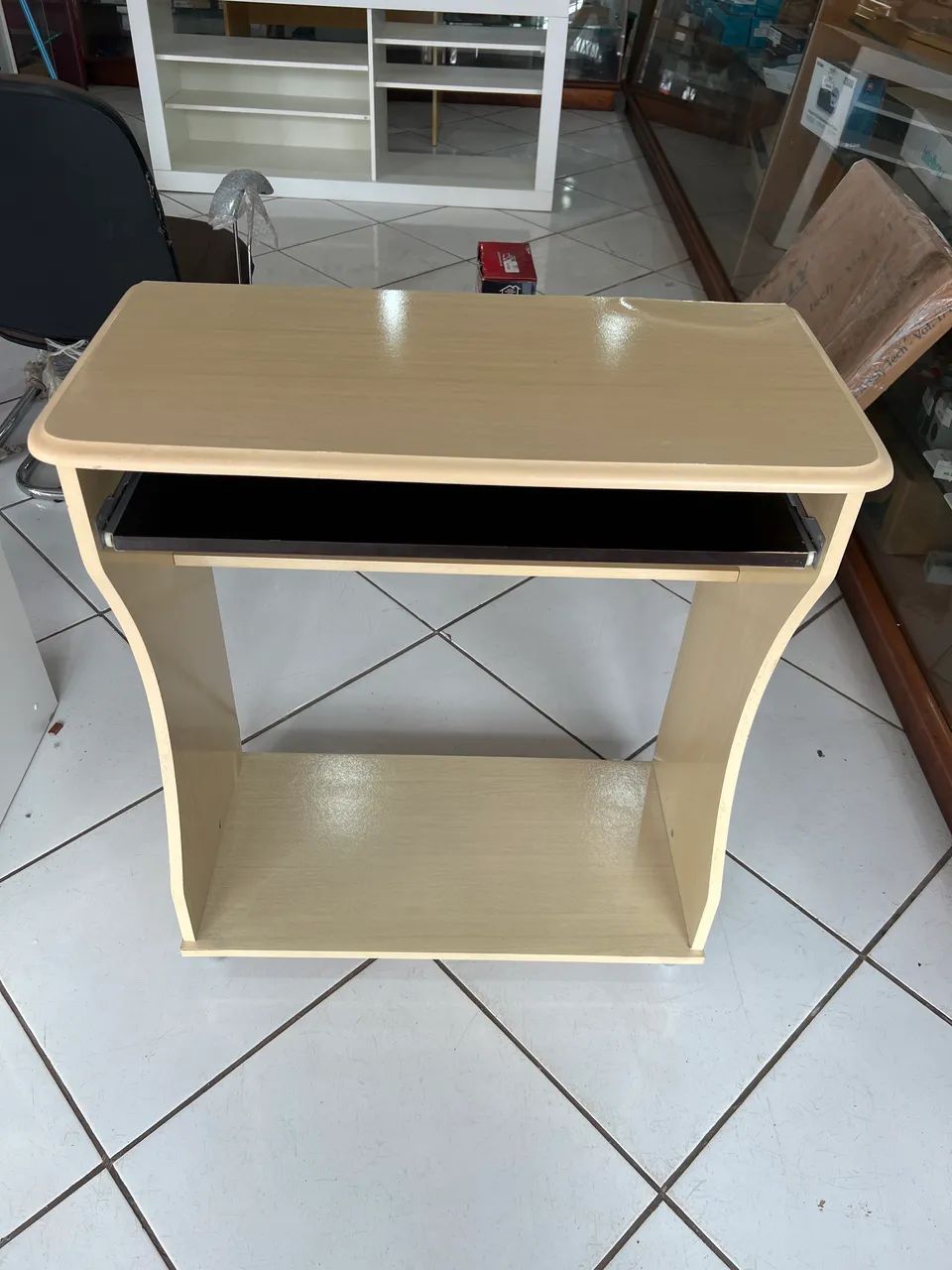 Mesa Rack para PC com teclado retrátil (Novo com avarias) 