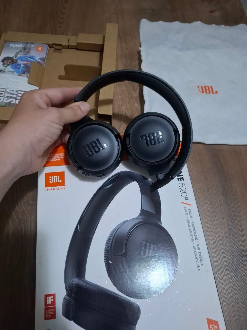 Fone Bluetooth preto JBL TUNE 520