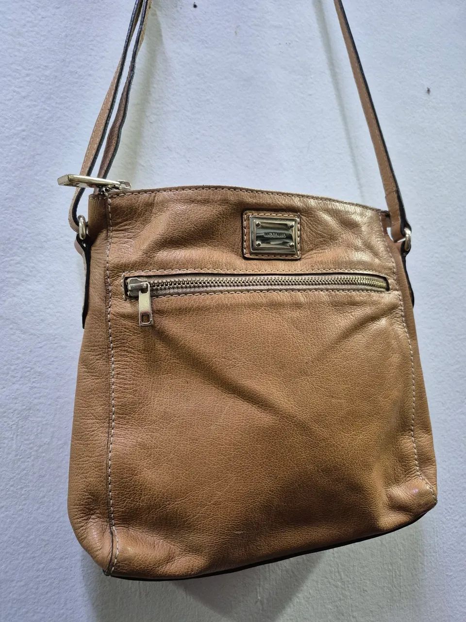 Bolsa tiracolo caramelo da marca Luz da Lua, confeccionada em couro legítimo - Foto 3