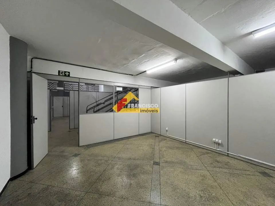 Sala comercial localizada no Centro