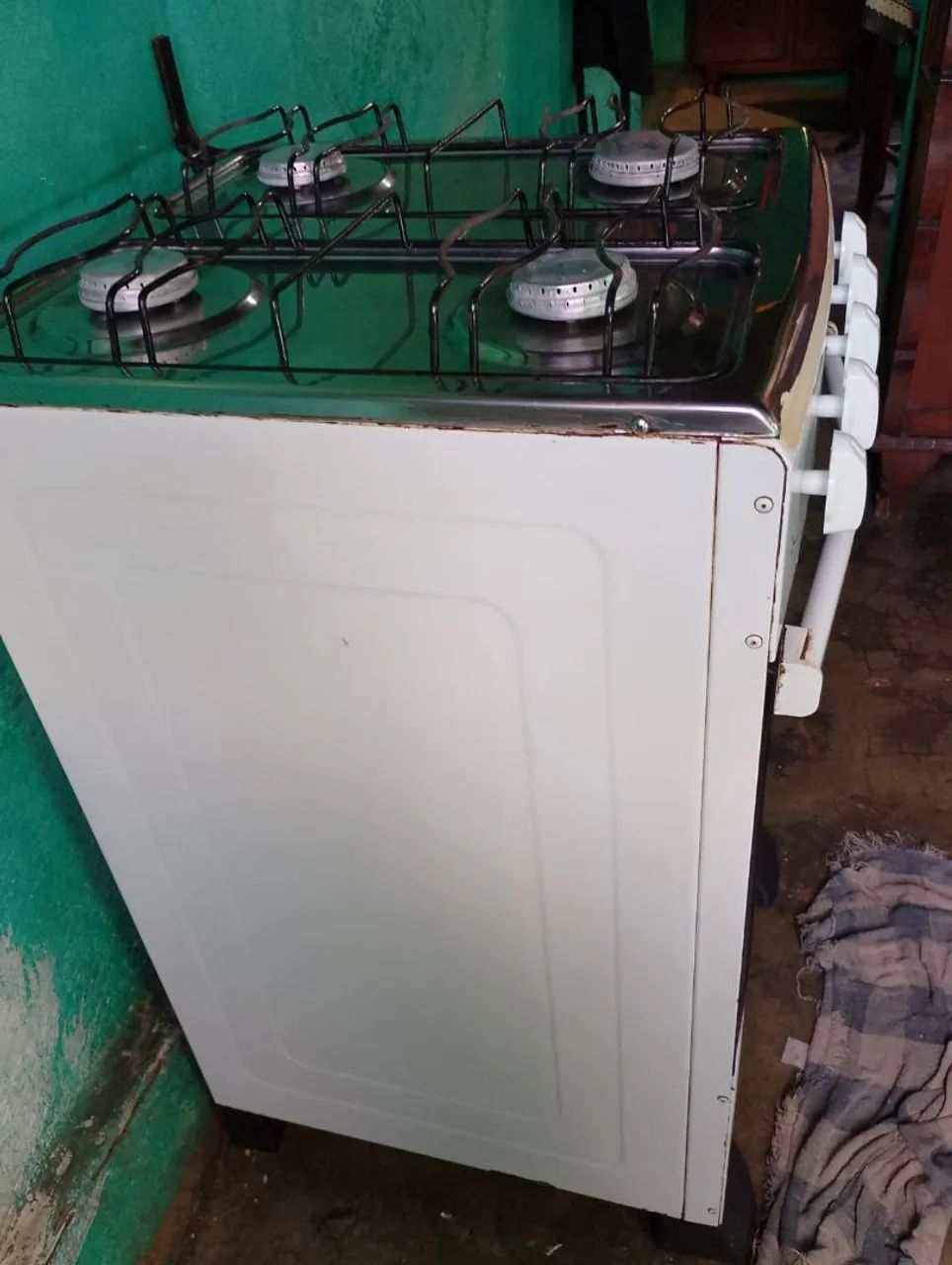 Fogão usado pegando as 4 bocas 