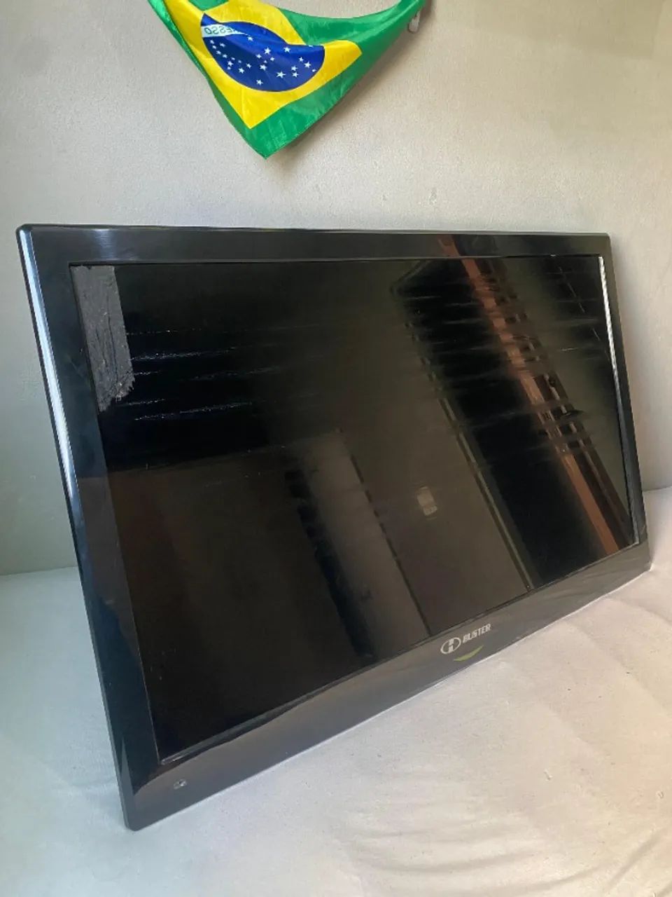 TV 42 Polegadas H-Buster (Para Retirada de Peças ou Conserto)