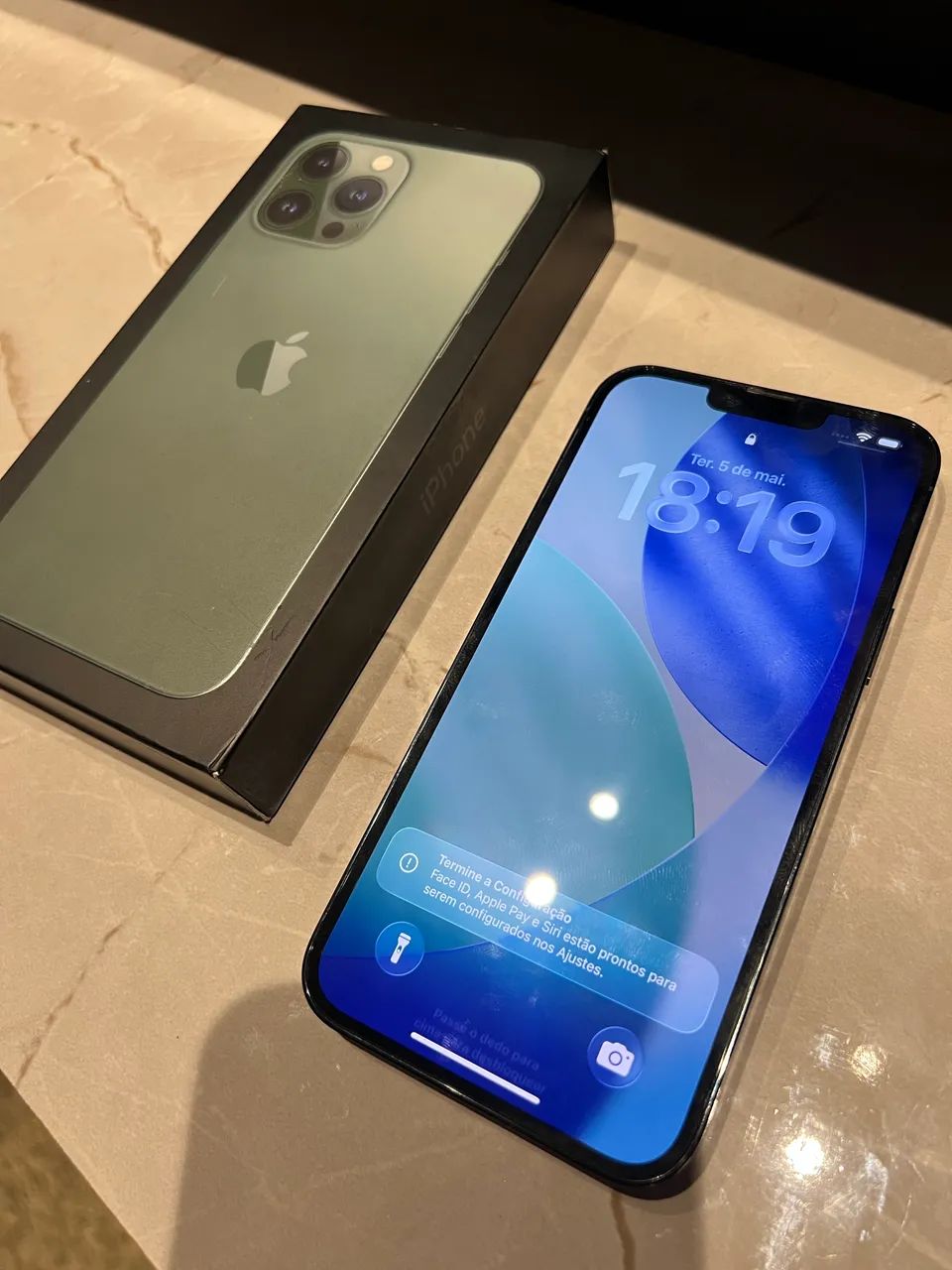 iPhone 13 Pro Max 256 gigas, em perfeito estado, com caixa