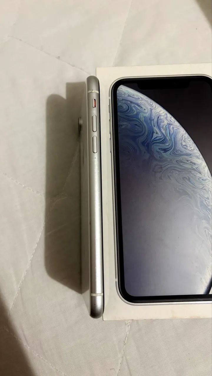 iPhone XR Branco - Usado - Foto 3