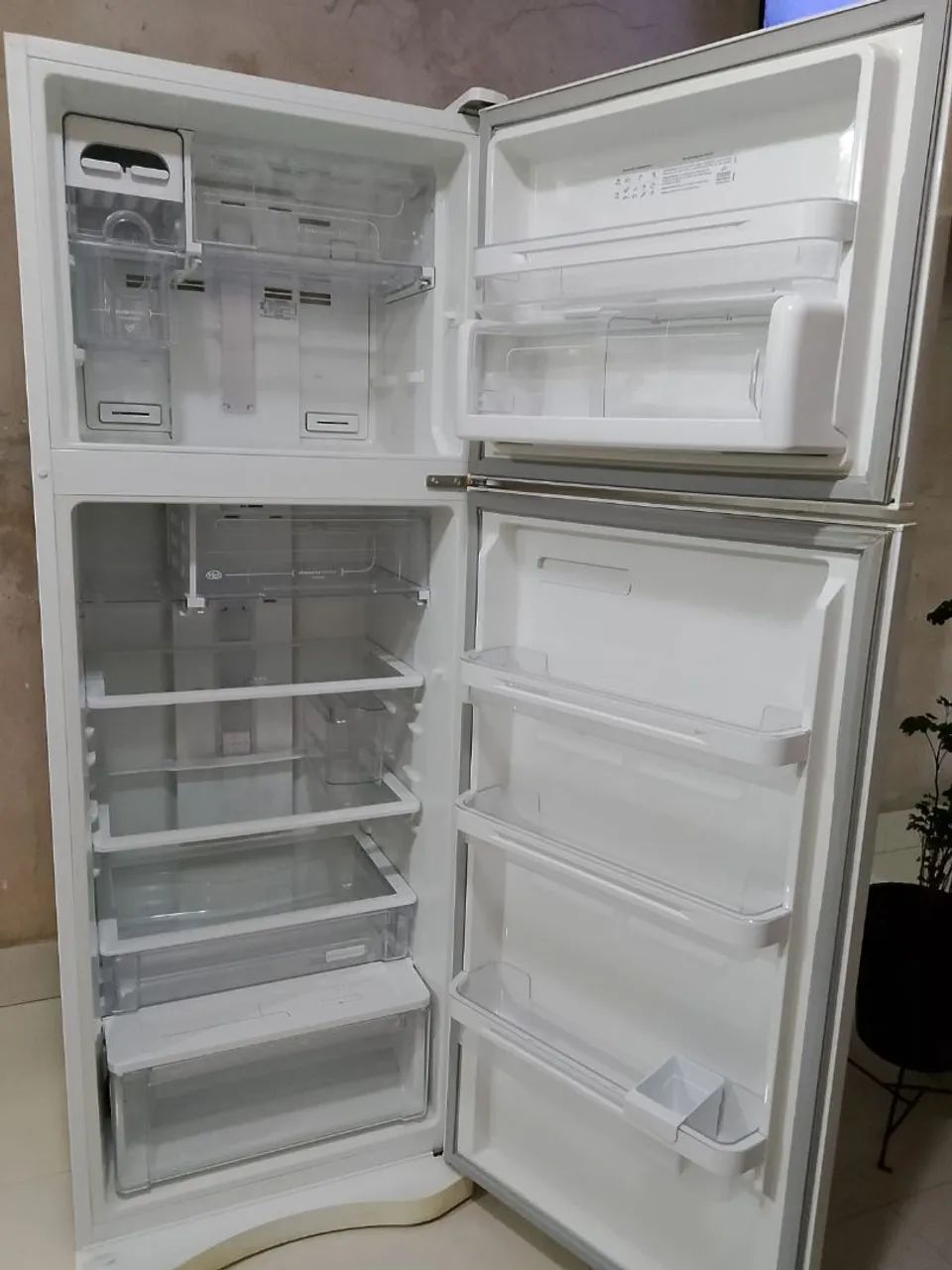 Vende-se está geladeira Electrolux Frost Free  - Foto 2