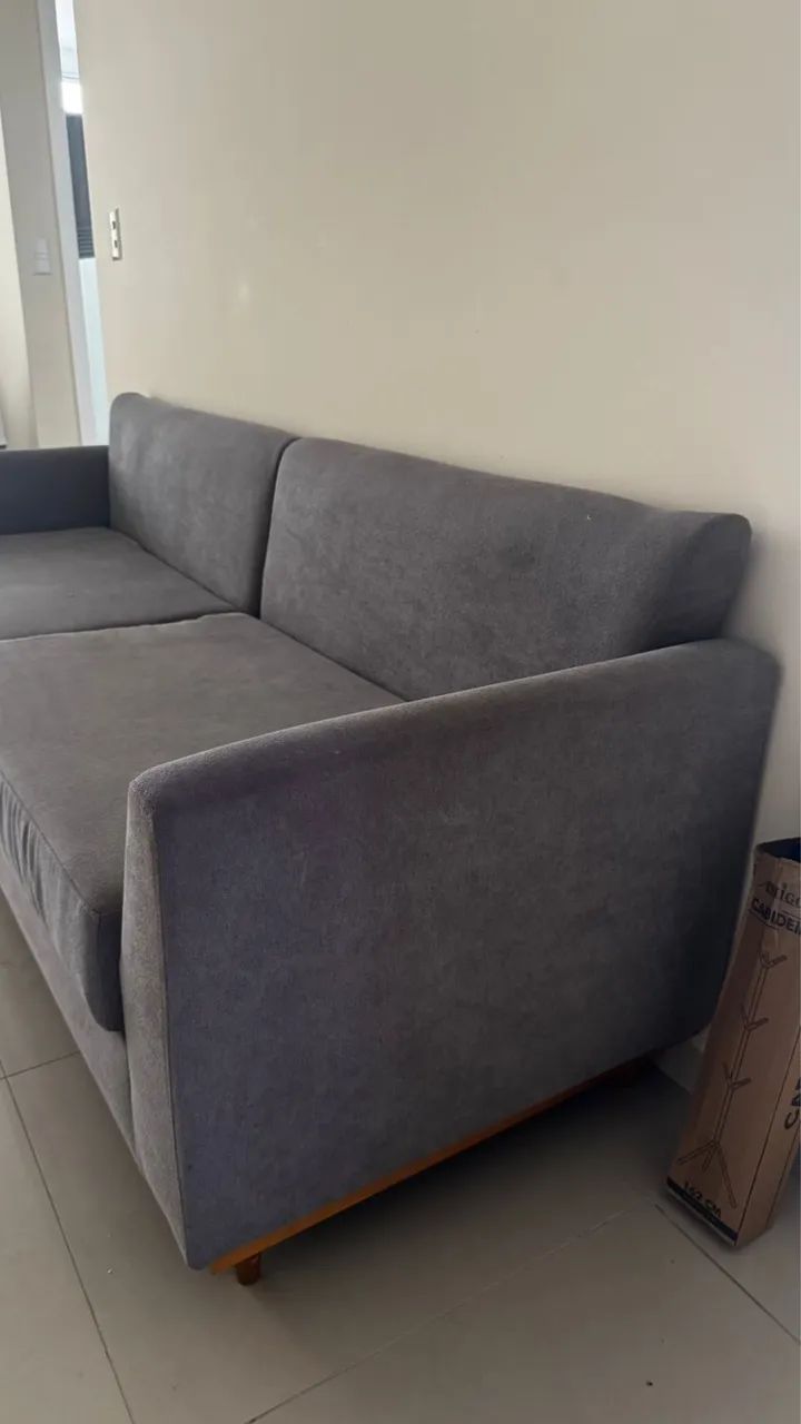 Sofá cinza grafite
