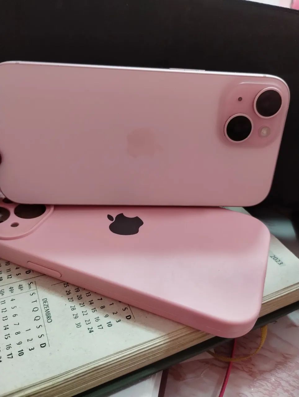 iPhone 15 rosa lindo 