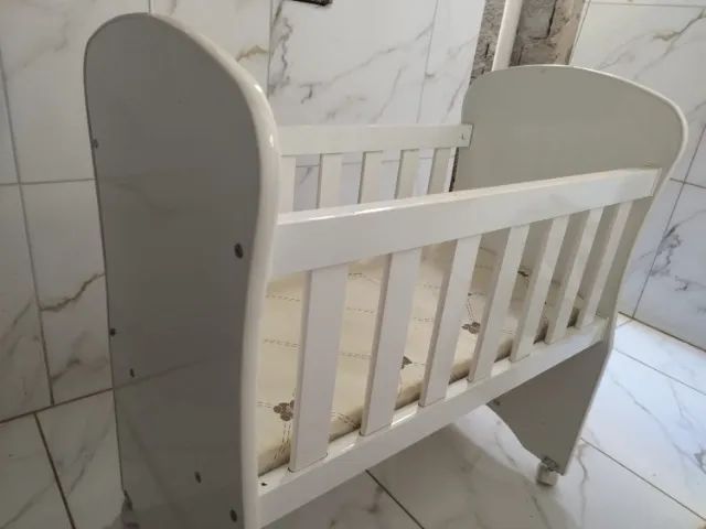Berço com colchão, Ninho e andajar 