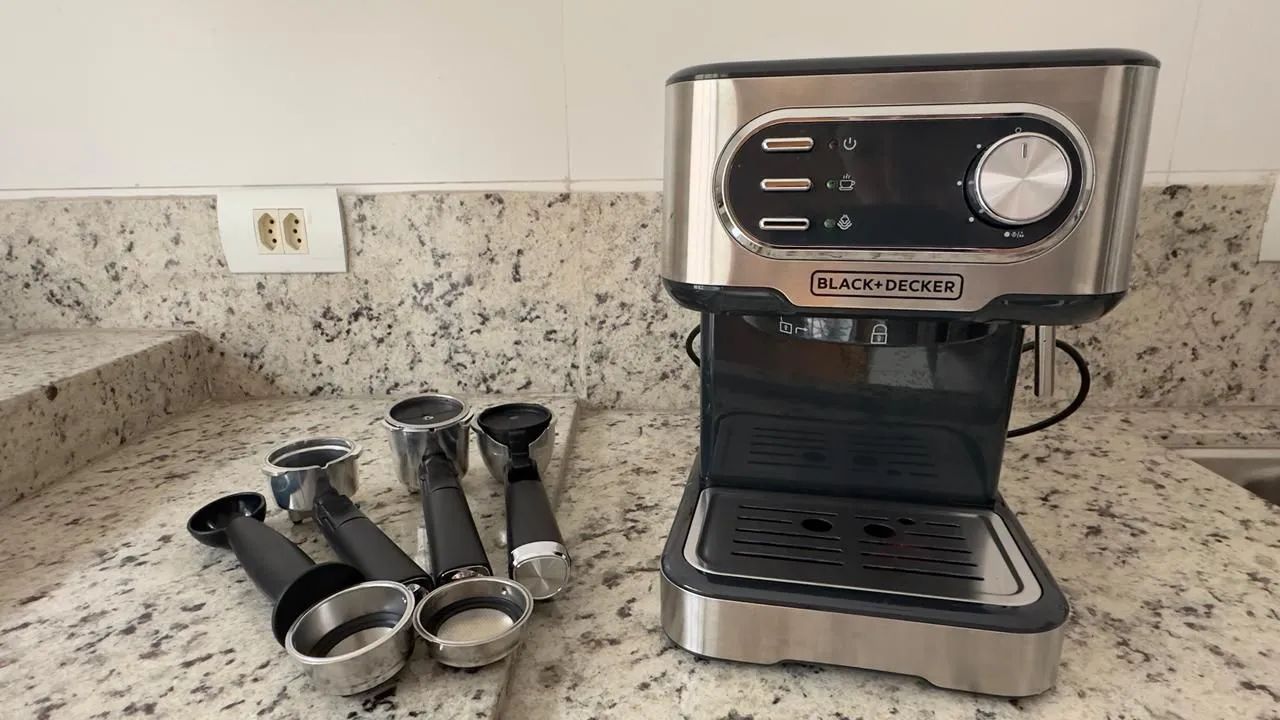 Cafeteira expr multifunções Black+Decker