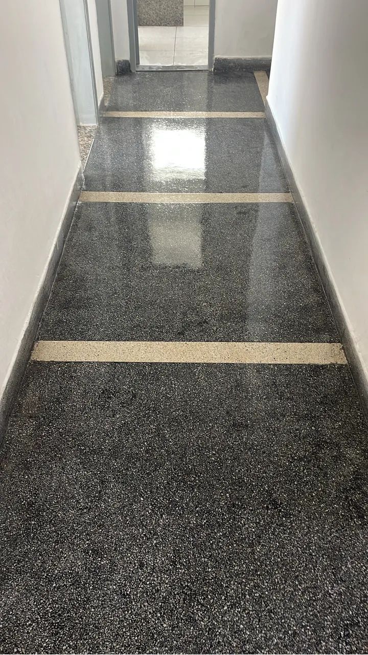 Limpeza , revitalização em todo tipo de pisos  - Foto 2