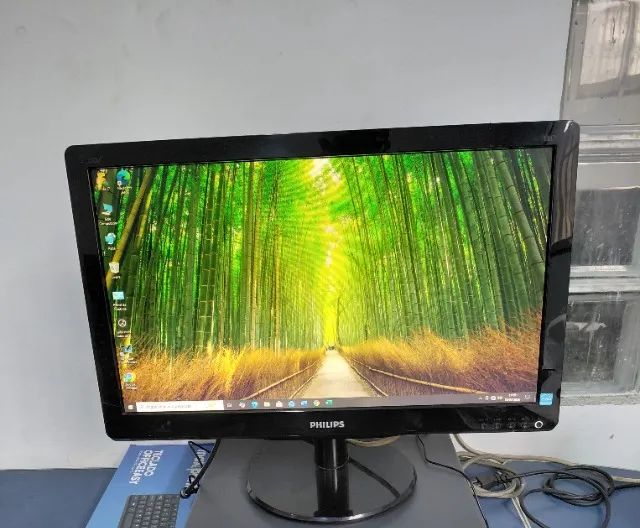 Monitor 20 Philips Perfeito de Tudo, sem detalhes, Não tem HDMI