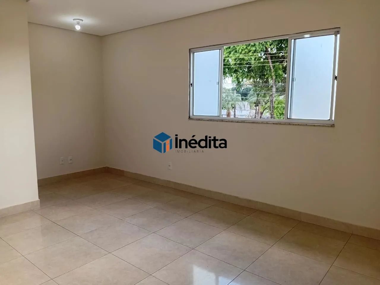 Sobrado com Suíte, Garagem Coberta e Excelente Iluminação - R$ 2.000 - Foto 5
