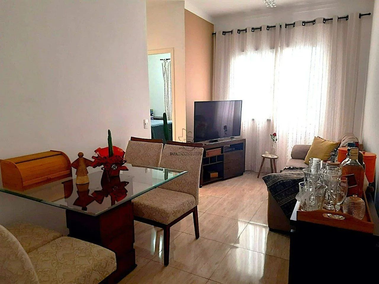 Apartamento de 2 Quartos: Funcionalidade e Localização Estratégica
