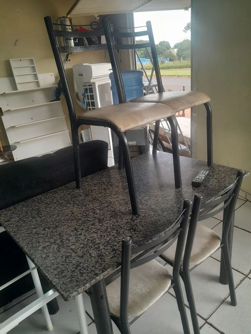 MESA MÁRMORE COM 4 CADEIRAS  - Foto 2
