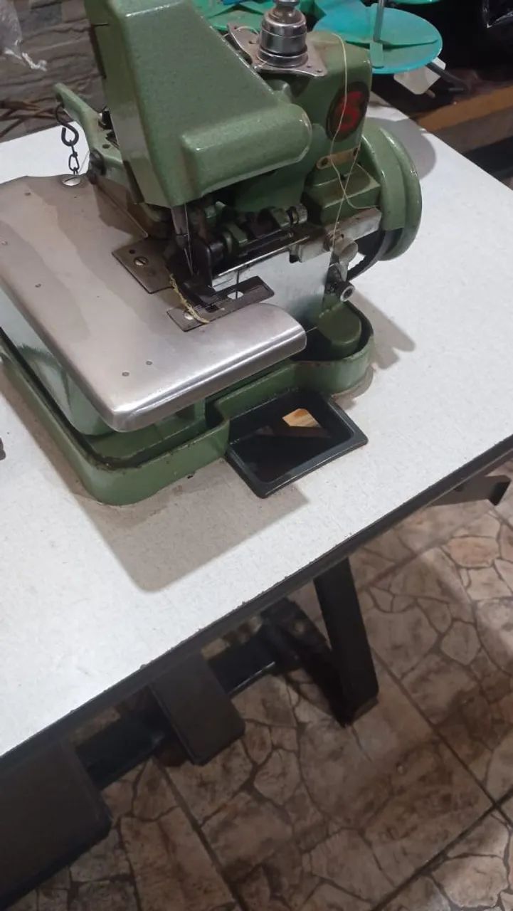 Vendo 2 máquinas - Overloque e Galoneira - Foto 5