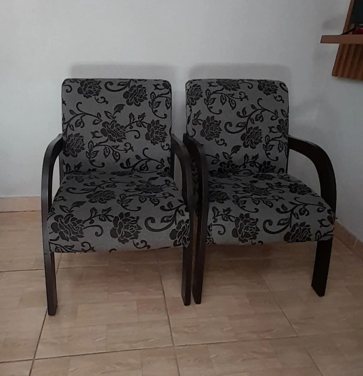 Cadeiras Poltronas Semi Novas  - Foto 2