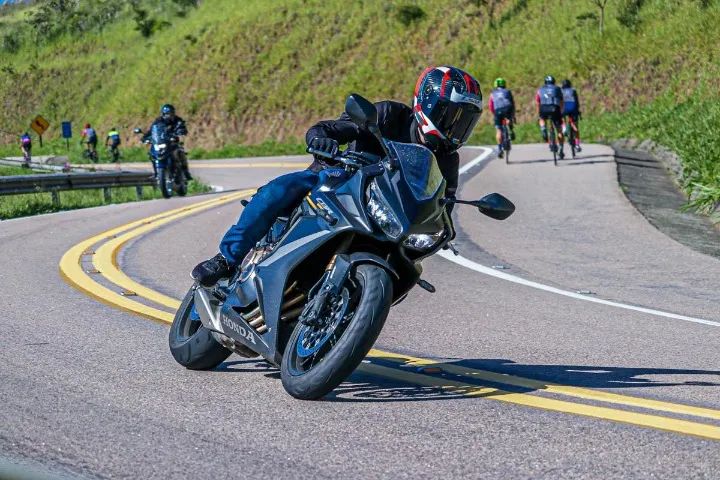 Honda CBR 650R 2022 - Foto 3