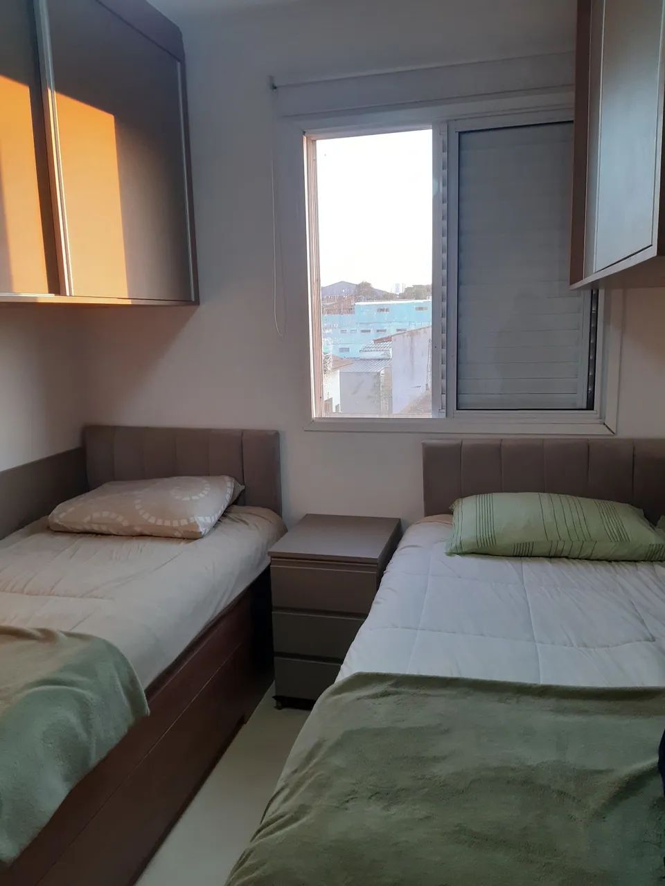 2 camas de solteiro feito por marceneiro mais 2 colchões  - Foto 3