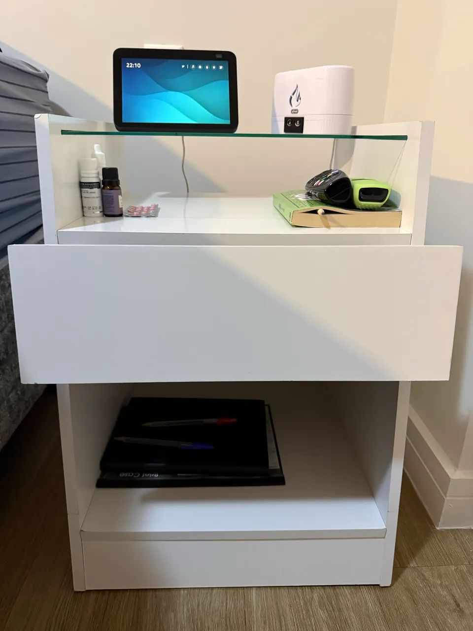 Mesa de Cabeceira Branca com Vidro - Foto 2