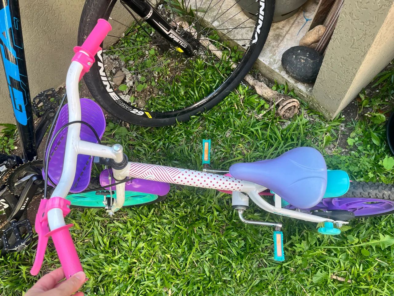 Bicicleta Infantil Caloi com Cestinha - Muito Bonita