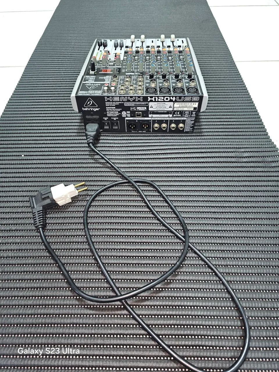 Mesa de Som Console Behringer Xenyx 1204 USB - Equipamentos e