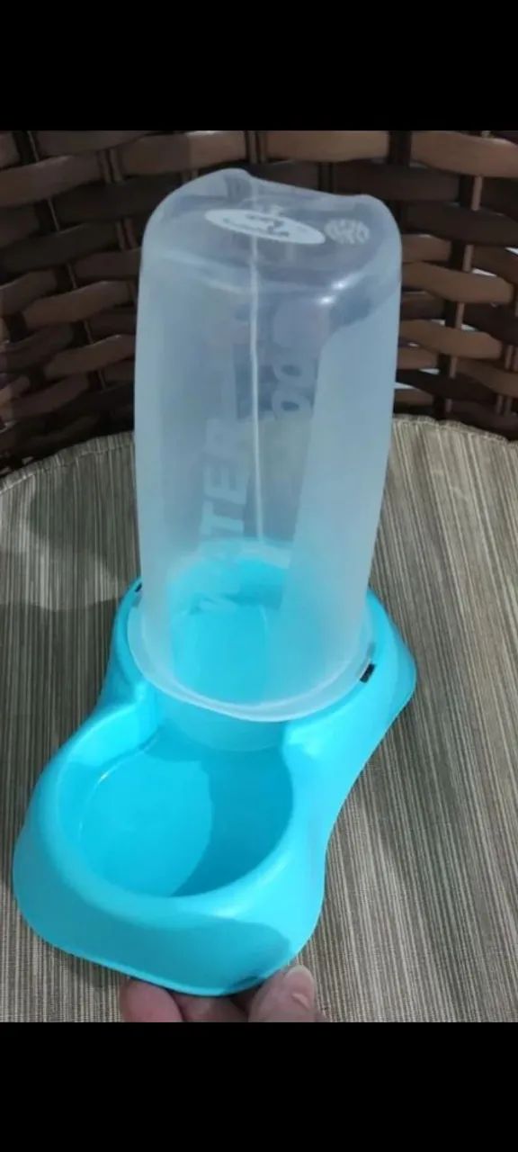 Bebedouro e comedouro automático 