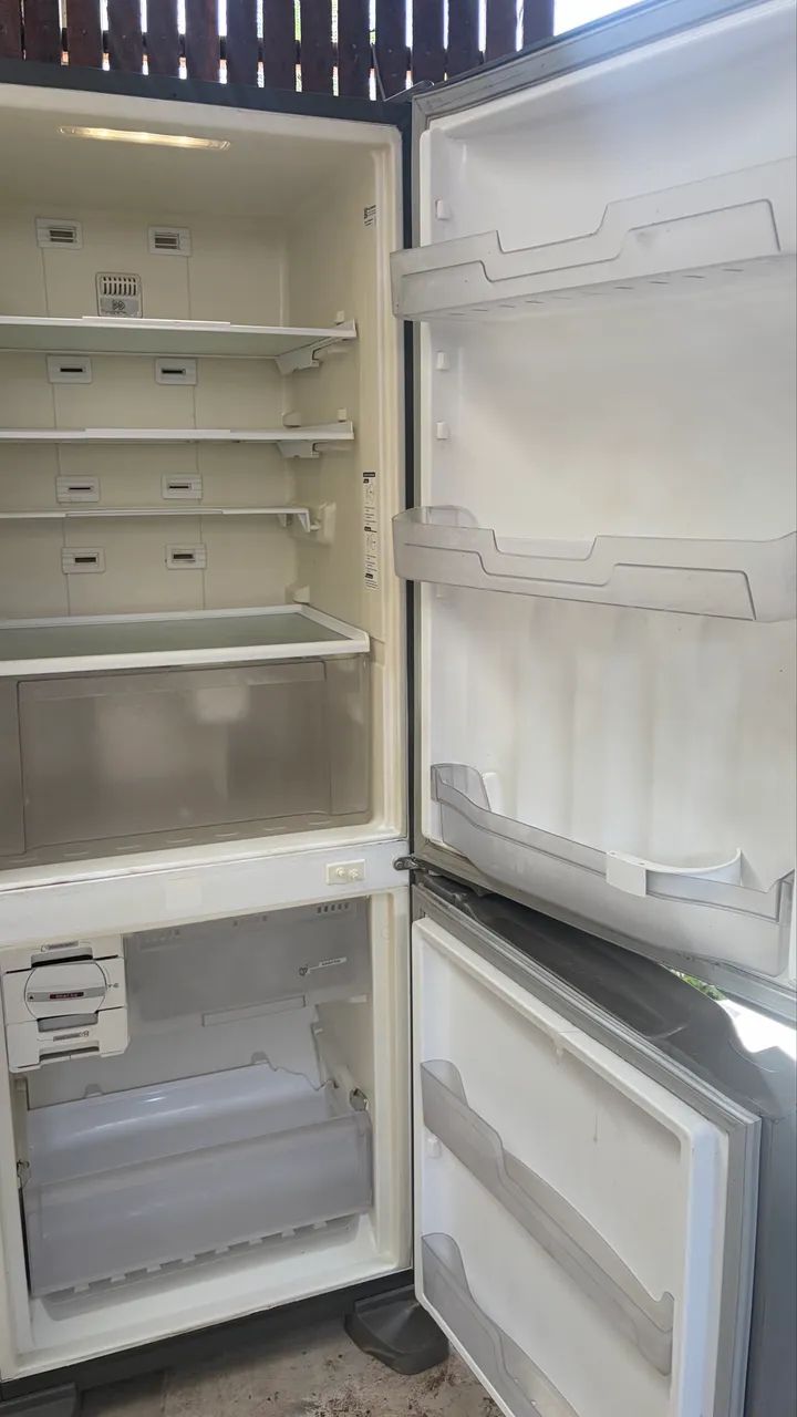 Geladeira inox cinza com marcas e funcionando faço entrega  - Foto 5