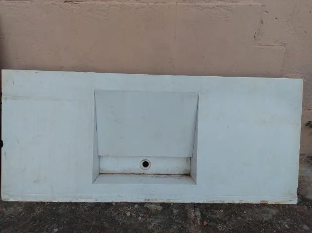 Pia de banheiro de pedra escupida 