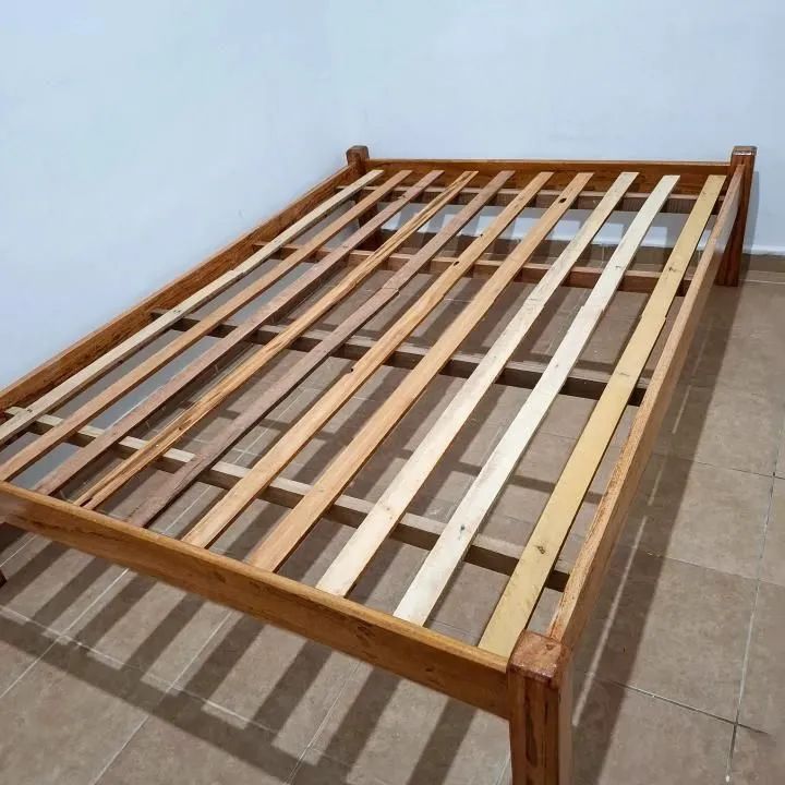 Cama de madeira 