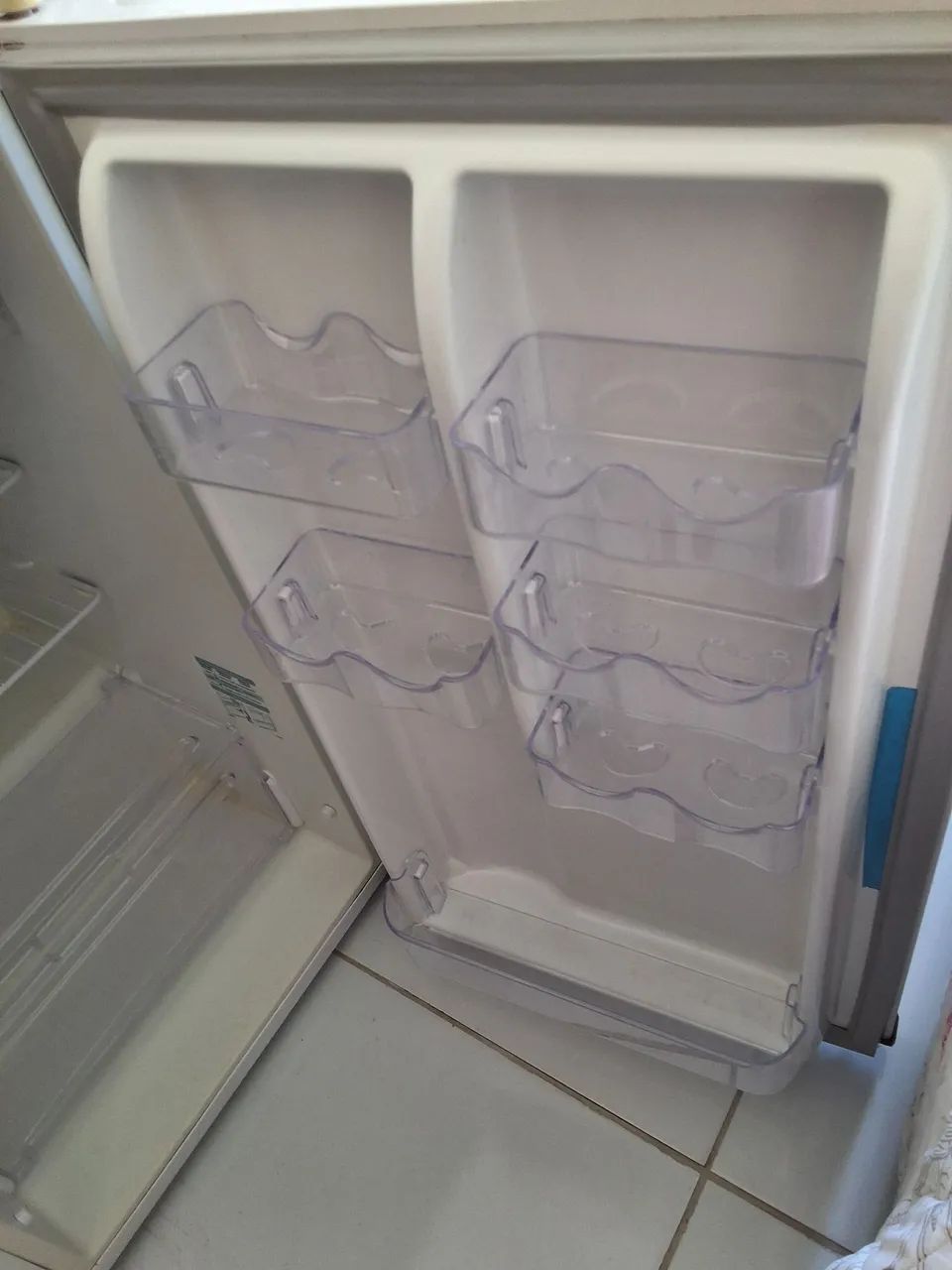 Frigobar electrolux r120 - Foto 3