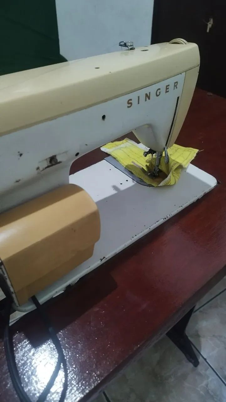Máquina Singer Reta/Zigzag