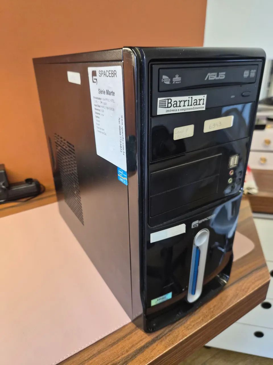 Monitores LG e CPU 