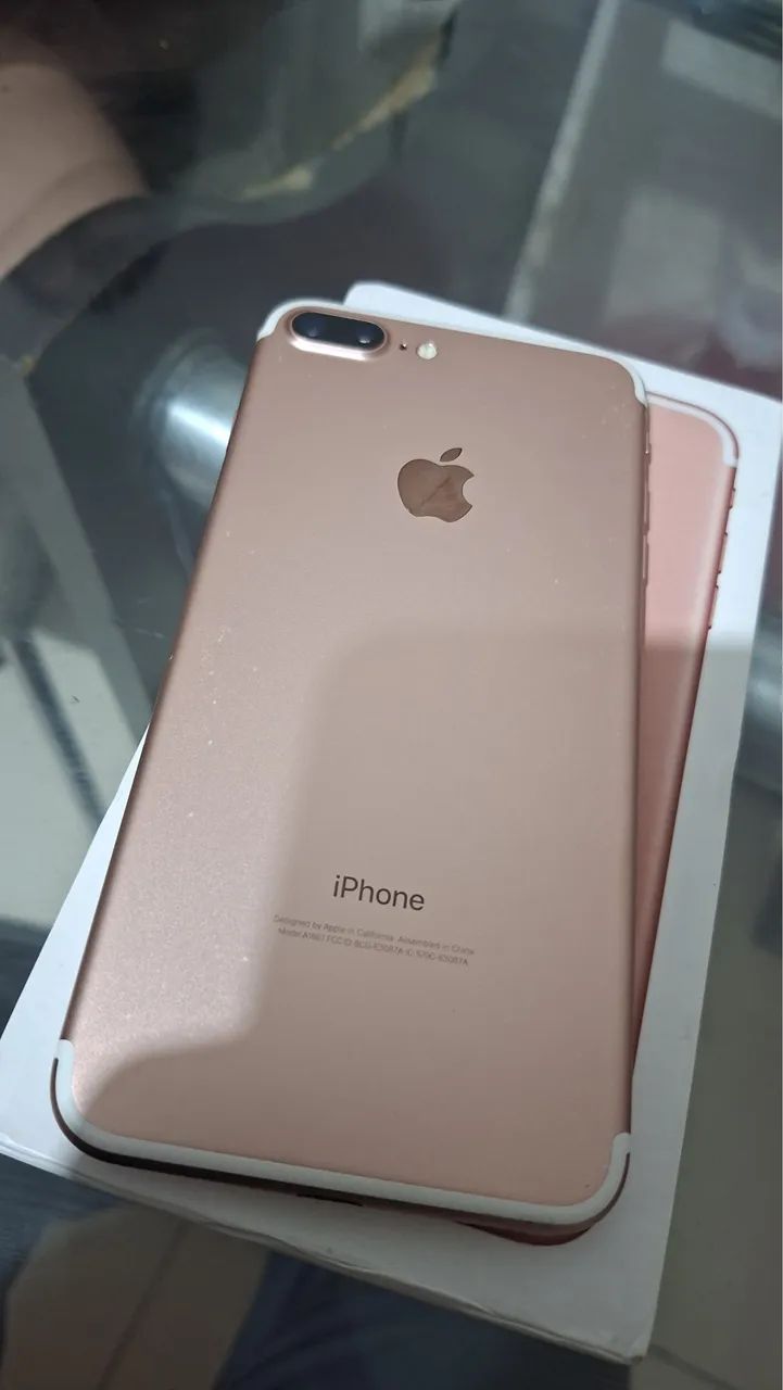 Vendo ou troco IPhone 7 Plus - Acompanha Fone original.