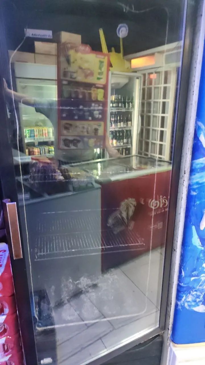 Expositor de refrigerante metalfrio com defeito  - Foto 2