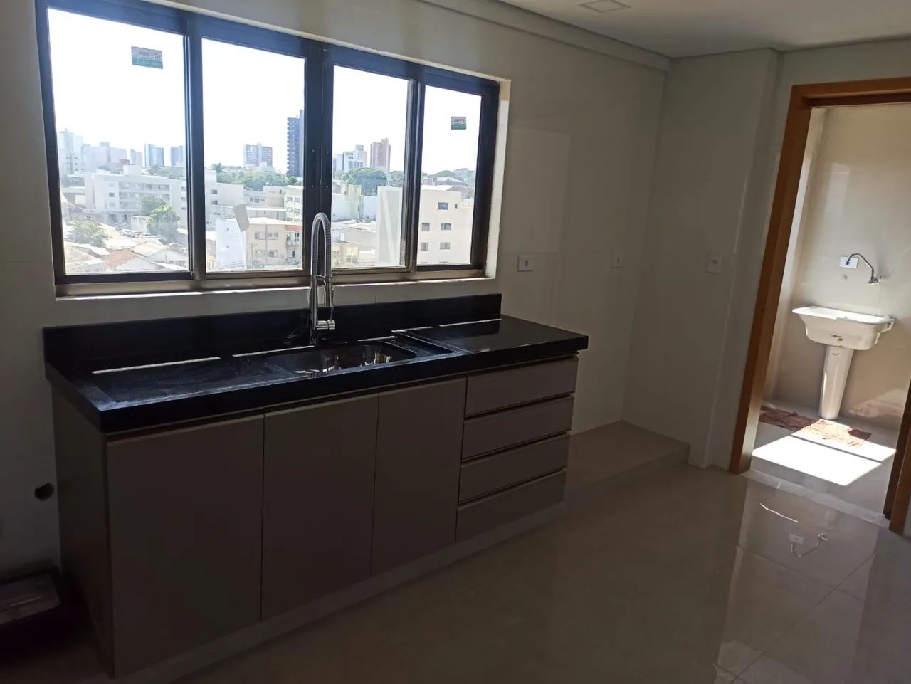 Alugo apartamento no centro - Res. Brzezinski  - Foto 5